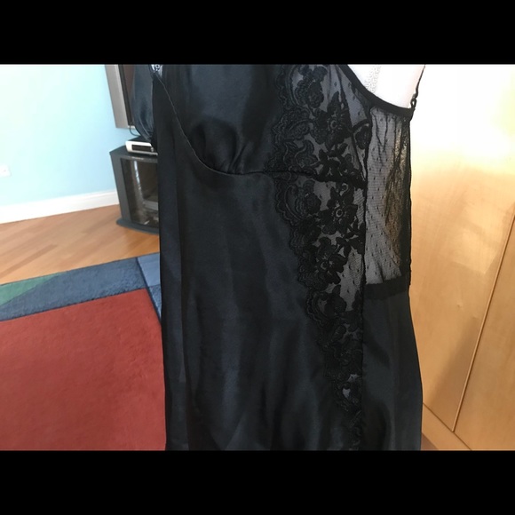 An intimate lingerie - Picture 2 of 4